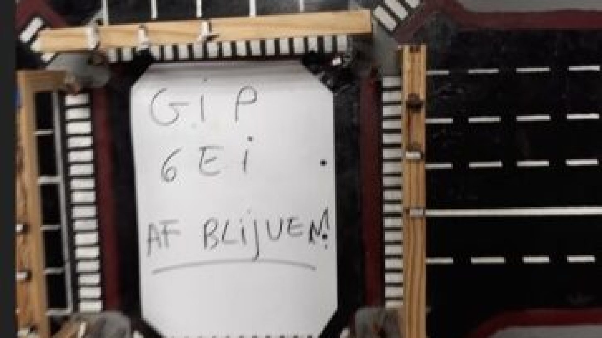Sint-JozefInstituut gip project van een box met straten en zebrapaden